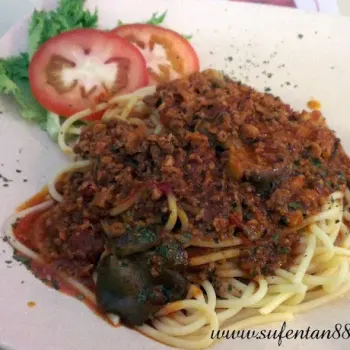 Spaghetti with Tomato Sauce