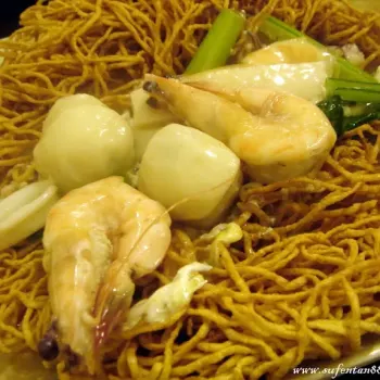  Crispy Seafood Noodles