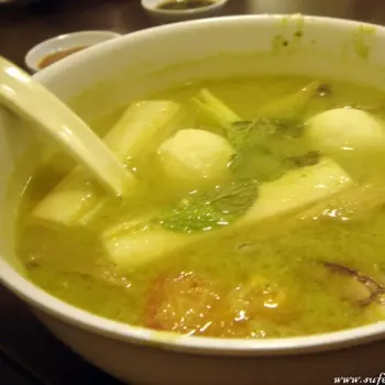 Seafood Green Tom Yam with Noodles