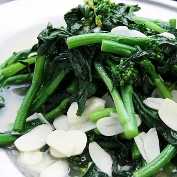 Stir-fry Hong Kong Chinese Cabbage with garlic (清炒香港启兰苗)