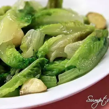 Stir-fry Romaine lettuce with garlic (蒜茸炒油麦)