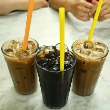 Ipoh white coffee & black coffee (kopi o)