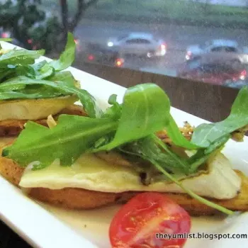Arugula and Goat’s Cheese