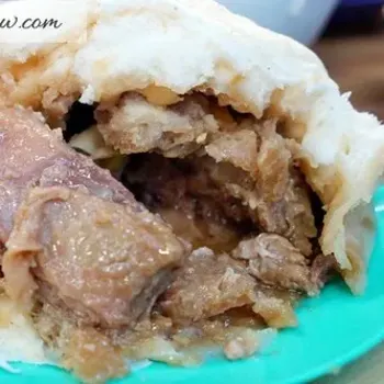 Tai Pau: Pork, chicken, egg, mushroom and turnips