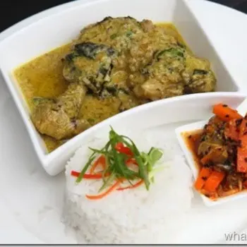 Thai Green Chicken Curry with steam rice