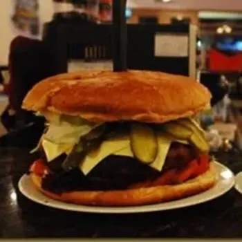 Matterhorn – a burger with the size of a dinner plate