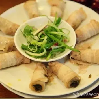 Steamed pork roll with Chinese cabbage 