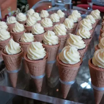 Mini Cornettos Filled With Creamy Mousse