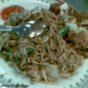 Mee Goreng with fried chicken