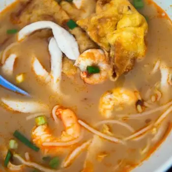 Noodle Cook With Prawn Soup And Then Topped With Some Fried Fish Balls Yong Tau Fu