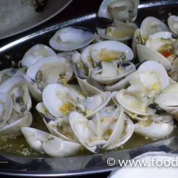 Steamed Sar Bak Clam With Ginger And Garlic With Birds Eye Chilli