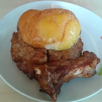 Polo Bun with Pork Chop with drink