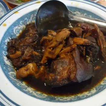 Chee Kiok Sheen (Vinegar pig trotter)