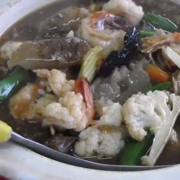 Clay Pot with Assorted Seafood