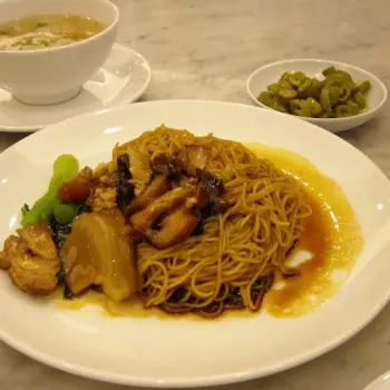 Dry Noodle with  6 pieces of wan ton