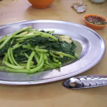 Stir-Fried Sweet Potatoes Leaves