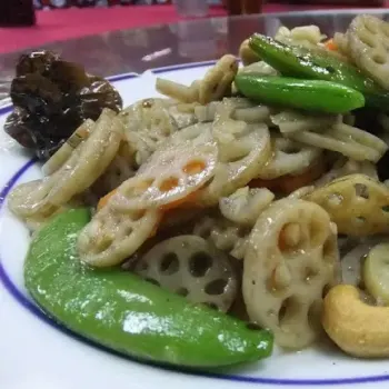 Lotus With Cashew Nut 莲藕素豆