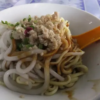 "Kon Loh" Or Dry Noodle With Dark Soy Sauce