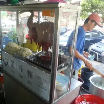 Hong (康) wan tan mee, the hawker