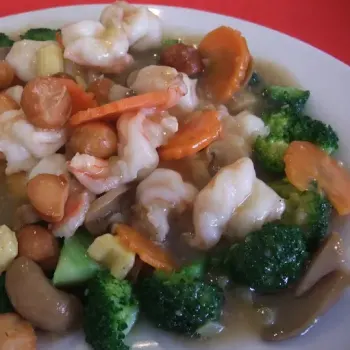 Broccoli With Succulent Prawns, Nuts, Carrot, Mushroom