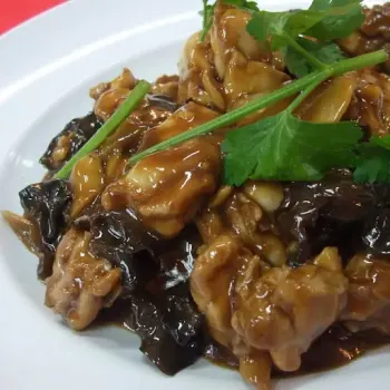 Chicken Meat Fried With Black Fungus