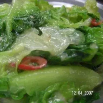 Stir-fried "Yau Mak" (romaine lettuce) With Garlic