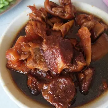 Braised Pork Trotters in Sweet Dark Vinegar Sauce