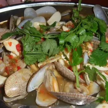 Steamed La La with Garlic