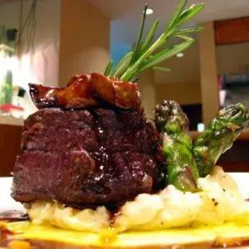 Medaglione Di Manzo Con Fegato Di Oca E Barolo