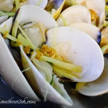 Clams topped with ginger and garlic