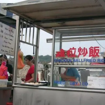 Fried rice with chicken cubes Stall