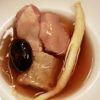 Double Boiled Chicken Soup with Fish Maw, Black Mushrooms and Ginseng Herb (盘满钵又满)