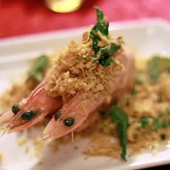 Wok-Fried Oatmeal Butter Prawns (龙王献黄金)