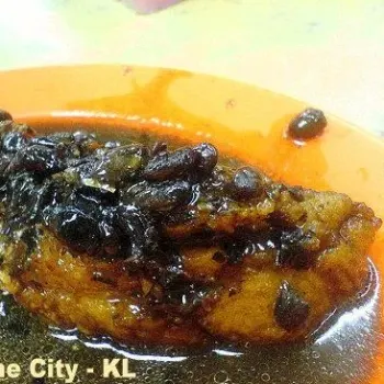 Braised mackerel in preserved black bean