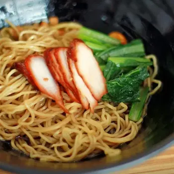 Dry version of their Wanton Mee (干捞云吞面)