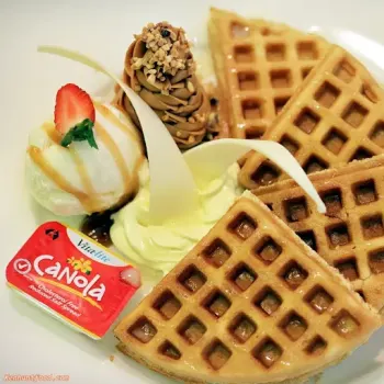 Milk Peanut Butter Ice Cream Waffle (牛奶花生冰淇淋松饼)