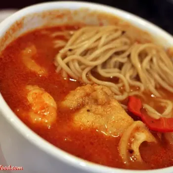 Tom Yam Seafood Noodles (东炎海鲜汤面)