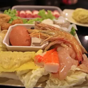 Personal Set (Set A) comes with a small portion of beef slices, a noodles (your choice of rice noodles, yellow noodles, glass noodles, white rice etc) and a place consists of various types of ingredients such as shrimps, chicken meat,