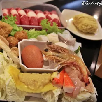 Personal Set (Set A) comes with a small portion of beef slices, a noodles (your choice of rice noodles, yellow noodles, glass noodles, white rice etc) and a place consists of various types of ingredients such as shrimps, chicken meat,
