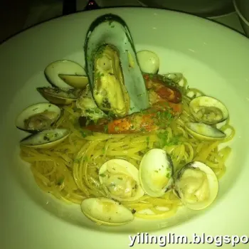 Seafood aglio olio