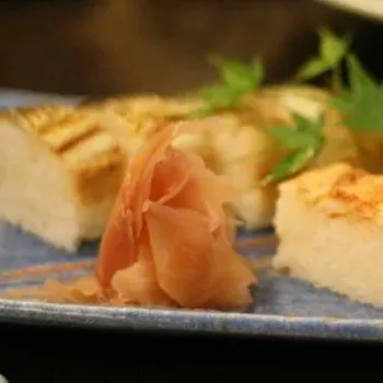 Sushi with egg