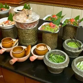 Sayur Campur, Kari ayam ala Nyonya, Stir Fried Beef with Ginger and Bitter Gourd, Enchi Kebin Nyonya Style, Pakoda, Mutton Varuval, and Vadhai