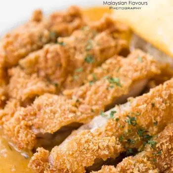 Omuraisu, Gravy De Tomyam with Fried Chicken Chop