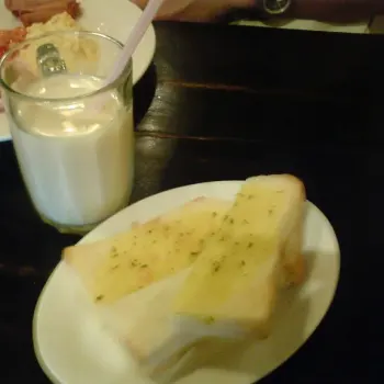 Garlic Toast & Soy Drink