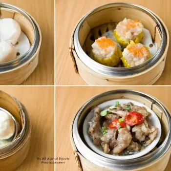 Xiu Mai (燒賣), Fish Ball (魚丸), Har Mai (蝦餃), Dong Gu Zheng Ji (冬菇蒸雞), Gu Zhi Zheng Feng Zhao (鼓汁蒸鳳爪), Shui Jing Jiao (水晶餃), Suan Zhu Juan (酸竹卷), Jiu Chai Jiao Zi (韭菜餃子)