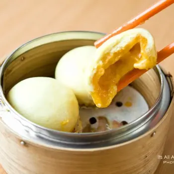 Lau Sha Bun (流沙包)