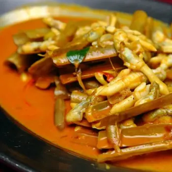 Fried Bamboo Clams in Curry Powder