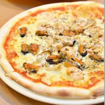 Seafood Pizza
