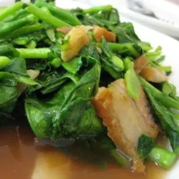 Stir Fry Kailan with Deep Fry Pork Meat