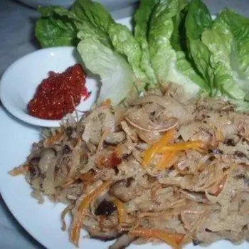 Juhu Char served with lettuce and sambai